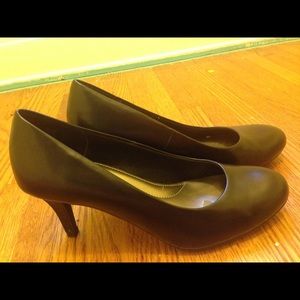 Comfortable Black Pump Heels